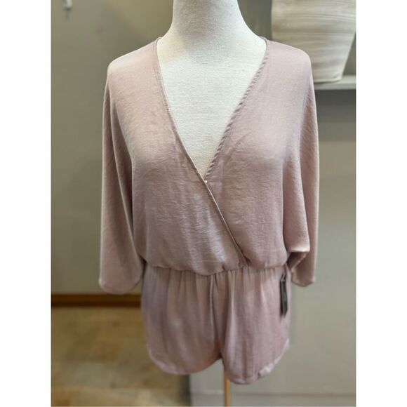 Lulu’s NWT S blush polyester satin kaftan sleeves romper - Picture 2 of 8